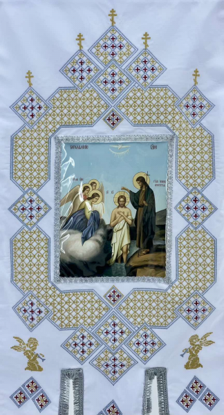 Хоругвы вышитые (пара) с комплектом икон