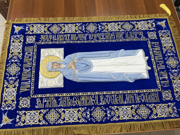 Плащаниця Богородиці на оксамиті 165х100см (вишивка орнамент, вишита та розсшита середина)