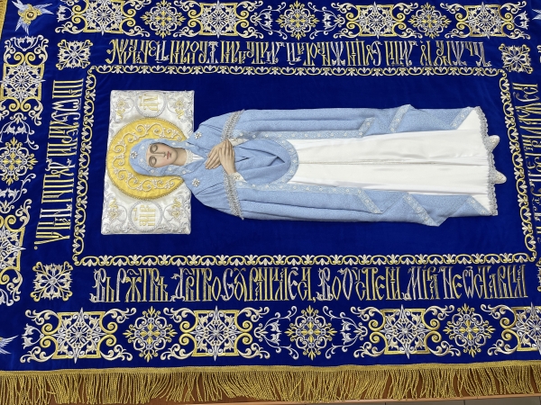 Плащаниця Богородиці на оксамиті 165х100см (вишивка орнамент, вишита та розсшита середина)