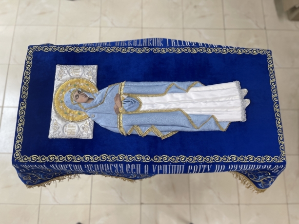 Плащаниця Богородиці на оксамиті 150х95см (вишивка лілії, вишита та розсшита середина)