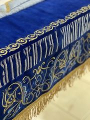 Плащаниця Богородиці на оксамиті 150х95см (вишивка лілії, вишита та розсшита середина)