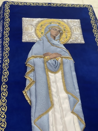 Плащаниця Богородиці на оксамиті 150х95см (вишивка лілії, вишита та розсшита середина)