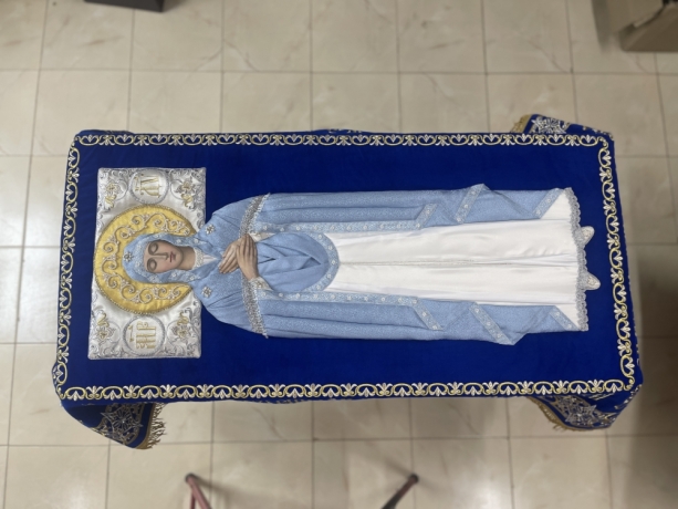 Плащаниця Богородиці на оксамиті 150х90см (вишивка орнамент 2, вишита та розсшита середина)