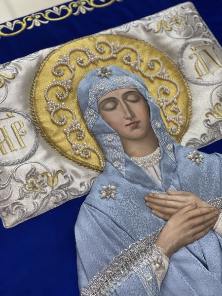 Плащаниця Богородиці на оксамиті 150х90см (вишивка орнамент 2, вишита та розсшита середина)