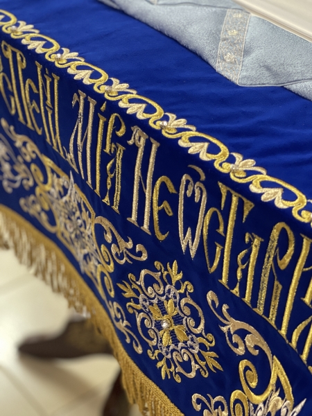 Плащаниця Богородиці на оксамиті 150х90см (вишивка орнамент 2, вишита та розсшита середина)