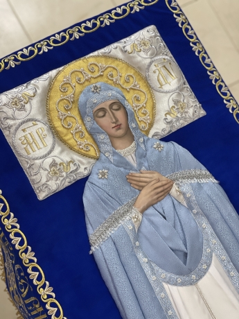 Плащаниця Богородиці на оксамиті 150х90см (вишивка орнамент 2, вишита та розсшита середина)
