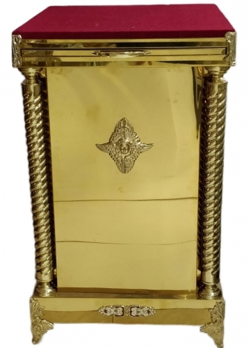 Жертвенник с высувной полкой