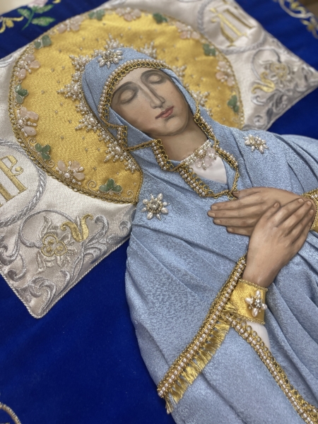 Плащаниця Богородиці на оксамиті 160х100см (вишивка Роза, вишита та розсшита середина)