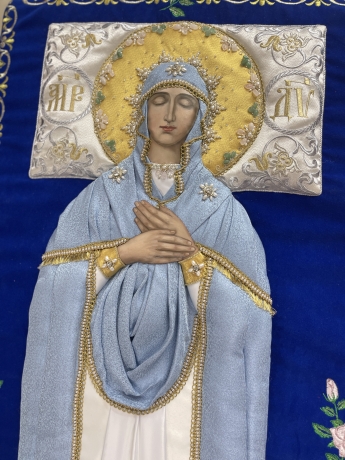 Плащаниця Богородиці на оксамиті 160х100см (вишивка Роза, вишита та розсшита середина)