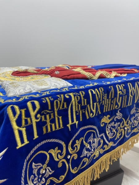 Плащаниця Богородиці на оксамиті 120х80см (вишивка виноград, вишита та розсшита середина) 2