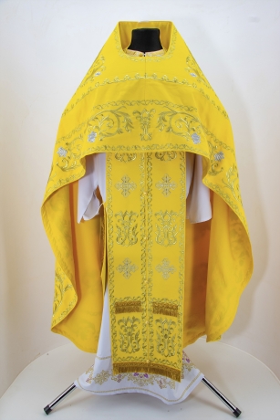 Облачення священника, вишите на оксамиті, вишита середина з іконами, з вишитим галуном