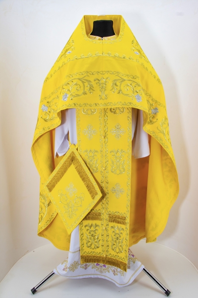 Облачение священника, вишитое на бархате, вишитая середина с иконами, с вишитим галуном