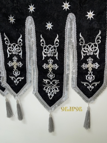 Хоругви вишиті, (пара), вишивка "лілія" вишита ікона та хрест