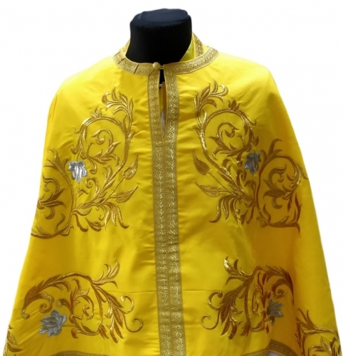 Облачение священника греческий крой, вишитое на бархате с пришитим галуном