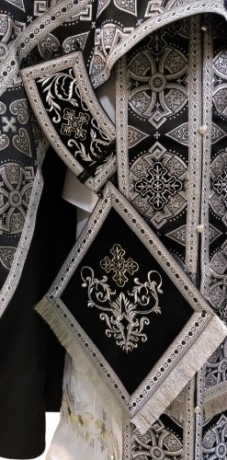 Облачення священника комбіноване з парчі "Флоровський хрест", з вишитим опліччям, Вишивка "Нова вишивка"