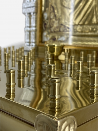 Панахідний стіл з іконою спасителя