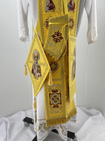 Облачення священника, вишите на оксамиті, з вишитим галуном, вишивка "Святительська"