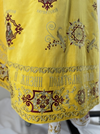 Облачення священника, вишите на оксамиті, з вишитим галуном, вишивка "Святительська"