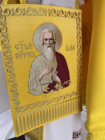 Облачення священника, вишите на оксамиті, з вишитим галуном, вишивка "Святительська"