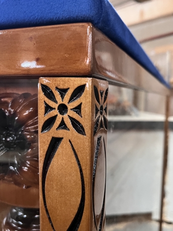 Престол деревяний внут. 100х100х100см, зовн. 120х120х120см