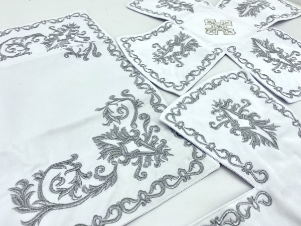 Покровцы та воздух с вишивкой