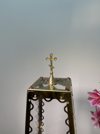 Колпак на Дары из оргстекла с булатными элементами на лазерной резке с деревянной подставкой 25х41х15