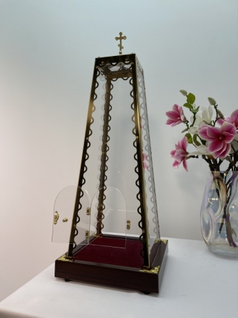 Колпак на Дары из оргстекла с булатными элементами на лазерной резке с деревянной подставкой 25х41х15