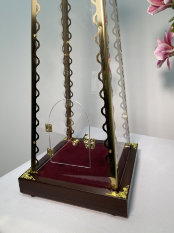 Колпак на Дары из оргстекла с булатными элементами на лазерной резке с деревянной подставкой 25х41х15