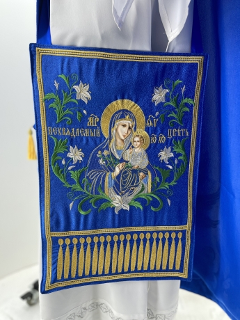 Комбіноване облачення священника вишите на оксамиті, з вишитими іконами, вишивка "Лілії"