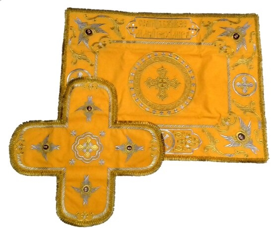 Покровцы и воздухи с вышивкой