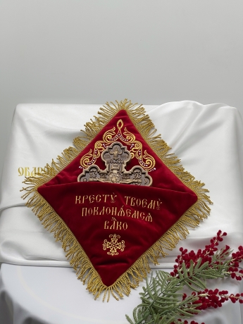 Подушка під хрест