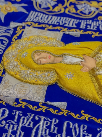 Плащаниця Богородиці на оксамиті 120х80см (Ангели, срібло) (вишивка виноград, вишита та розсшита середина)