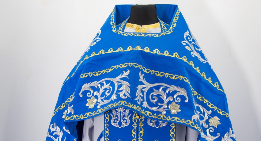 Облачение священника, вишитое на габардине, вишивка "Роза" с вишитим галуном