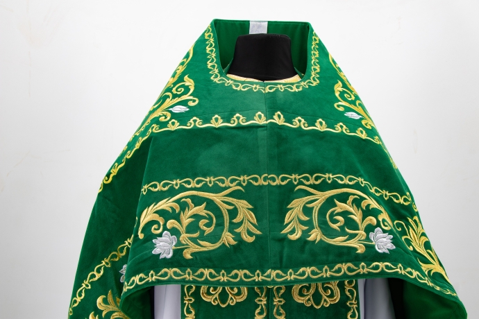 Облачення священника, вишите на оксамиті, вишивка "Троянда" з вишитим галуном