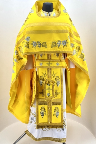 Облачення священника, вишите на габардині, вишивка "Лілія" з пришивним галуном