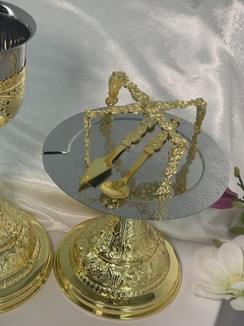 Потир-чаша з приладдям (1352)