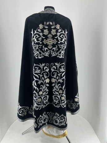 Облачення священника грецький крій, вишите на оксамиті з пришитим галуном, вишивка "Троянда, вишита середина"