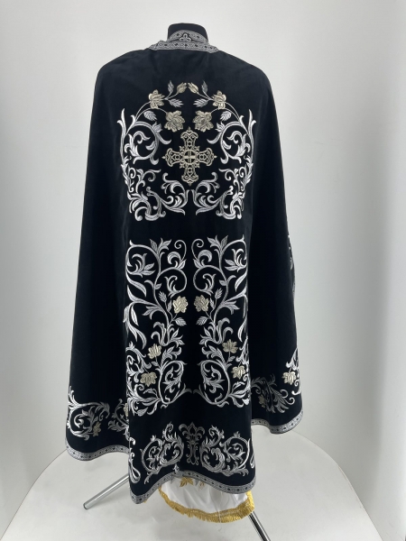 Облачення священника грецький крій, вишите на оксамиті з пришитим галуном, вишивка "Троянда, вишита середина"