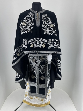 Облачення священника грецький крій, вишите на оксамиті з пришитим галуном, вишивка "Троянда, вишита середина"