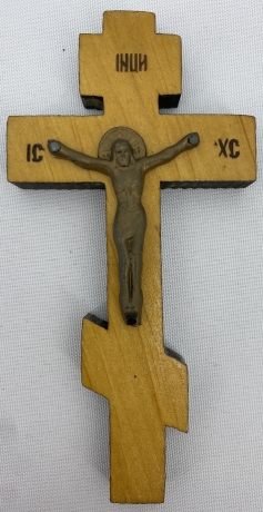 Хрест деревяний, з пластиковим розп'яттям 13х6,5см