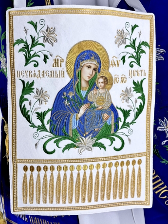 Комбіноване облачення священника вишите на оксамиті, з вишитими іконами