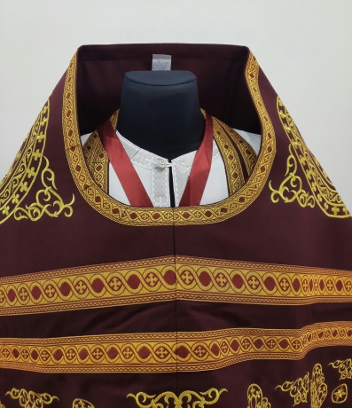Облачення священника вишите на габардині, вишивка "Коло" з пришивним галуном та іконами св. арх. Михаїла та Гавриїла