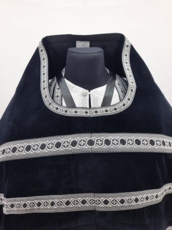 Облачення священника, вишите на оксамиті, з пришитим галуном