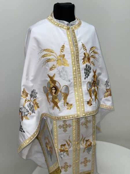 Облачення священника грецький крій, вишите на габардині з пришивним галуном, вишивка "Виноград"